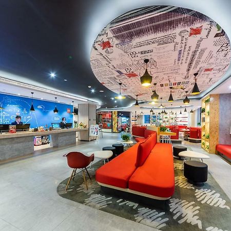 Ibis Chongqing Jiefangbei Pedestrian Street Hotel Exterior photo