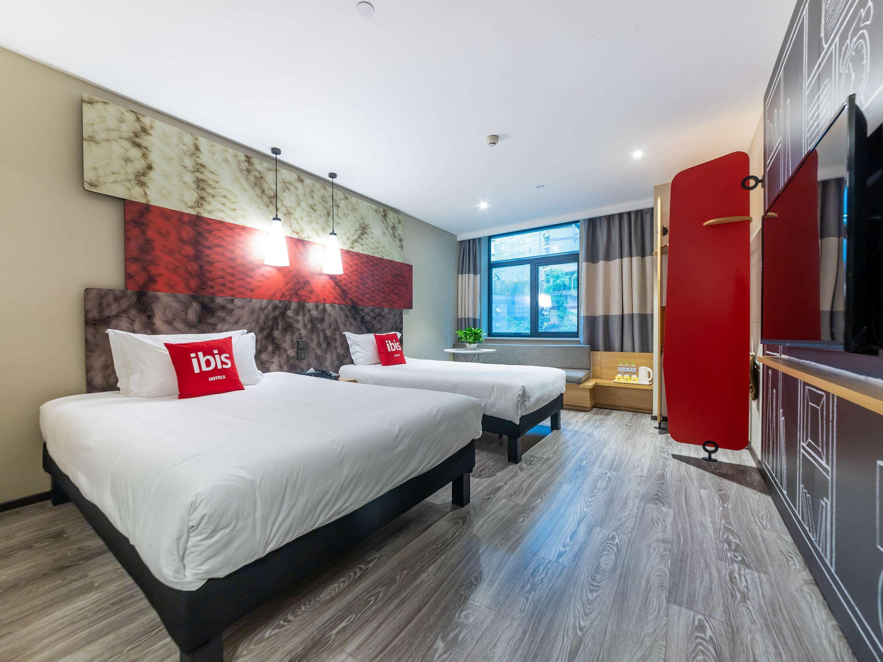 Ibis Chongqing Jiefangbei Pedestrian Street Hotel Exterior photo