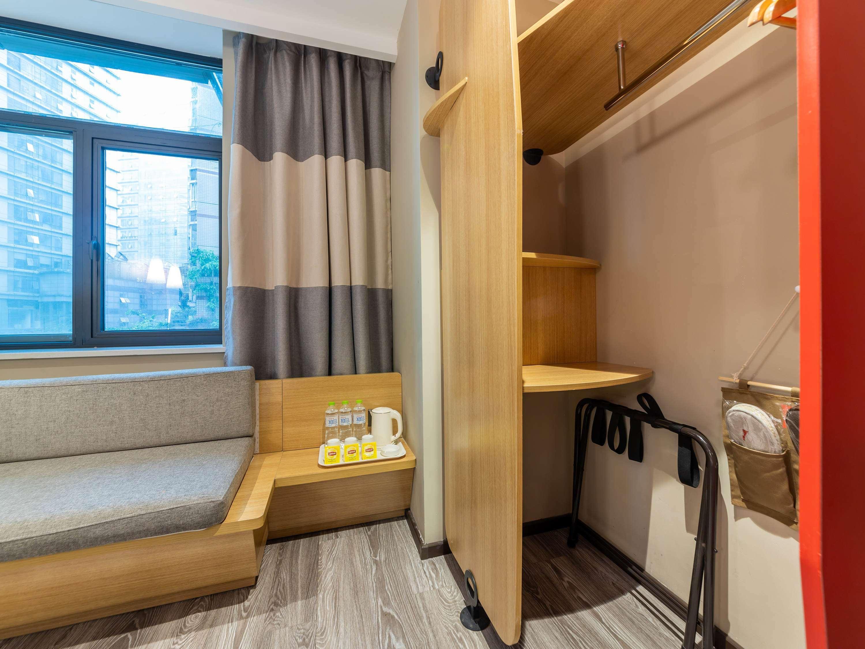 Ibis Chongqing Jiefangbei Pedestrian Street Hotel Exterior photo