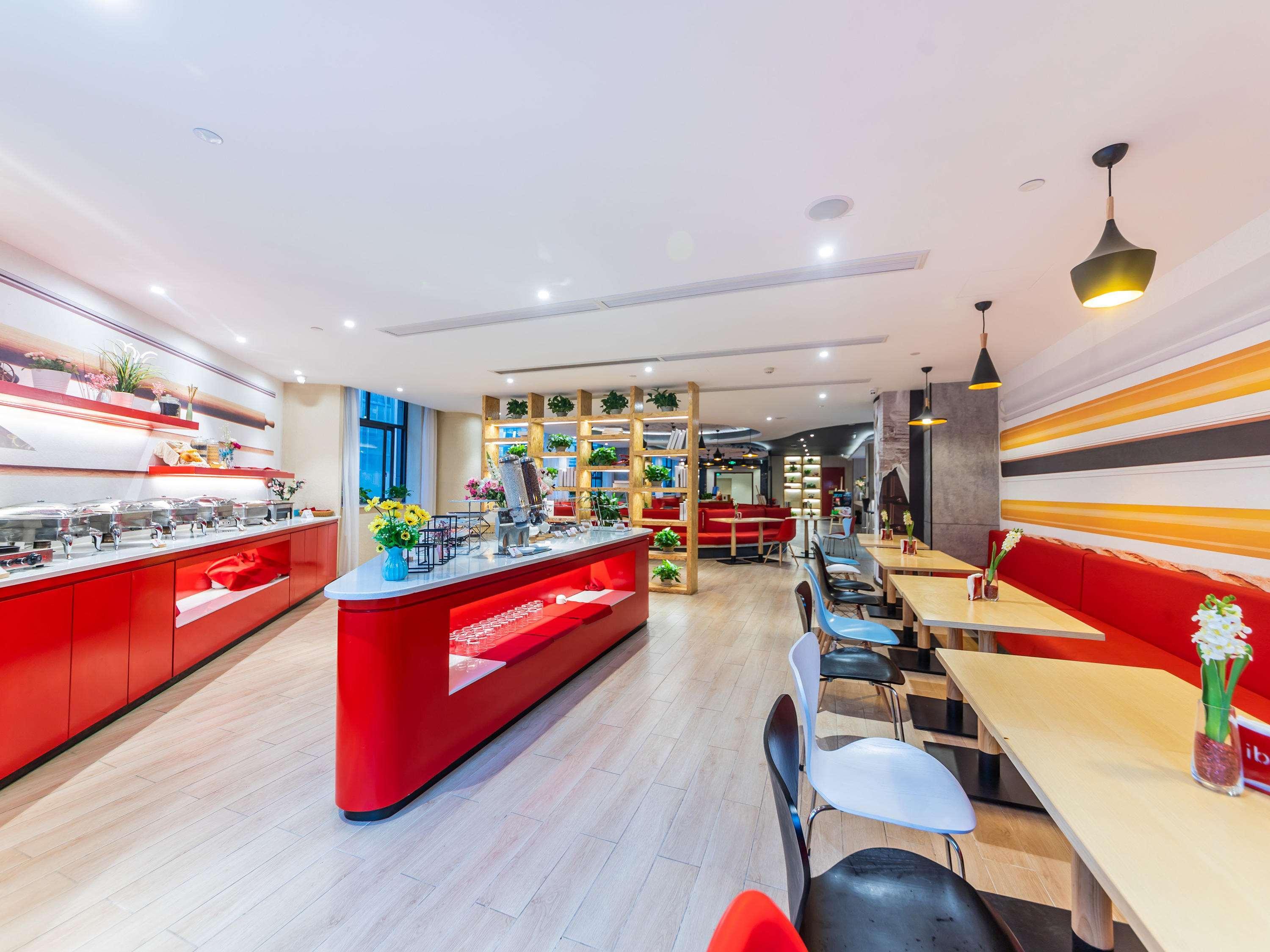 Ibis Chongqing Jiefangbei Pedestrian Street Hotel Exterior photo