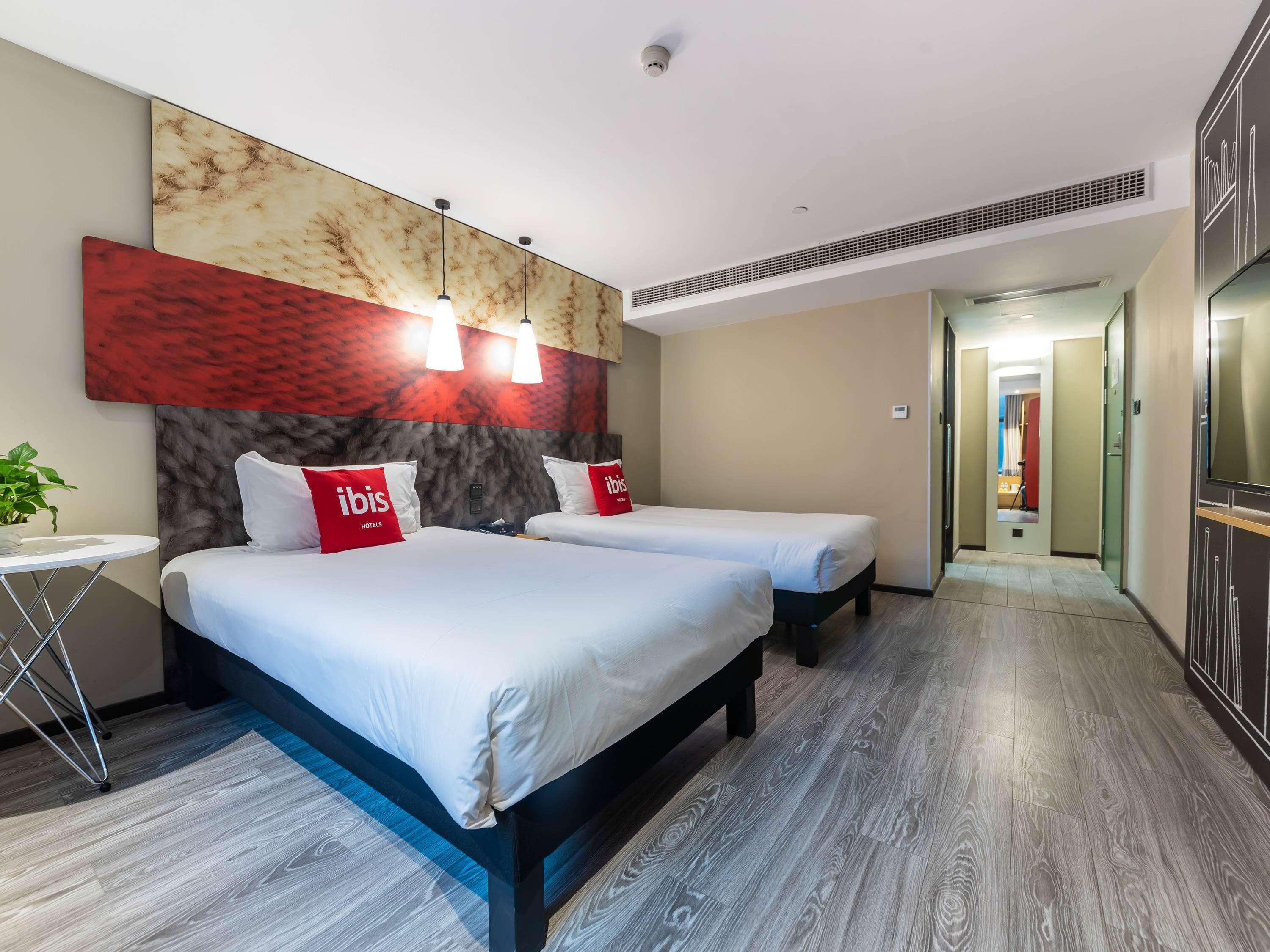 Ibis Chongqing Jiefangbei Pedestrian Street Hotel Exterior photo