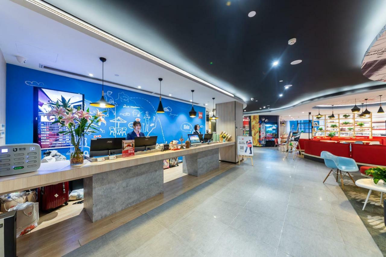 Ibis Chongqing Jiefangbei Pedestrian Street Hotel Exterior photo