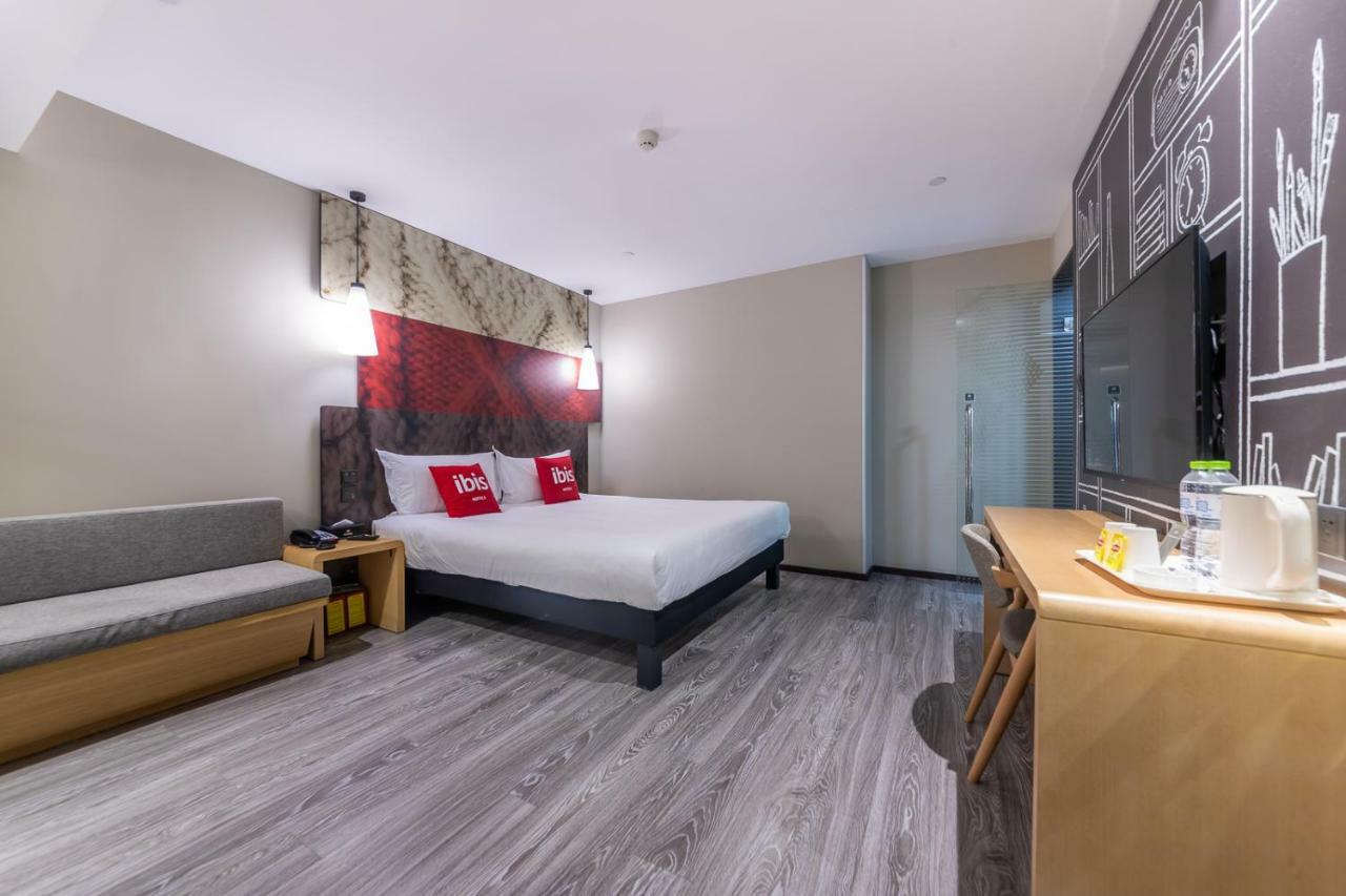 Ibis Chongqing Jiefangbei Pedestrian Street Hotel Exterior photo