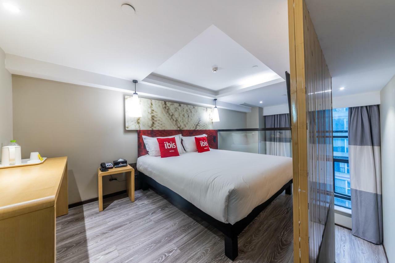 Ibis Chongqing Jiefangbei Pedestrian Street Hotel Exterior photo