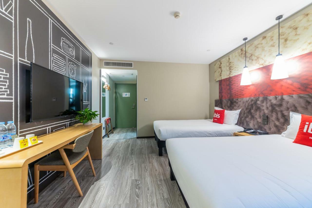 Ibis Chongqing Jiefangbei Pedestrian Street Hotel Exterior photo