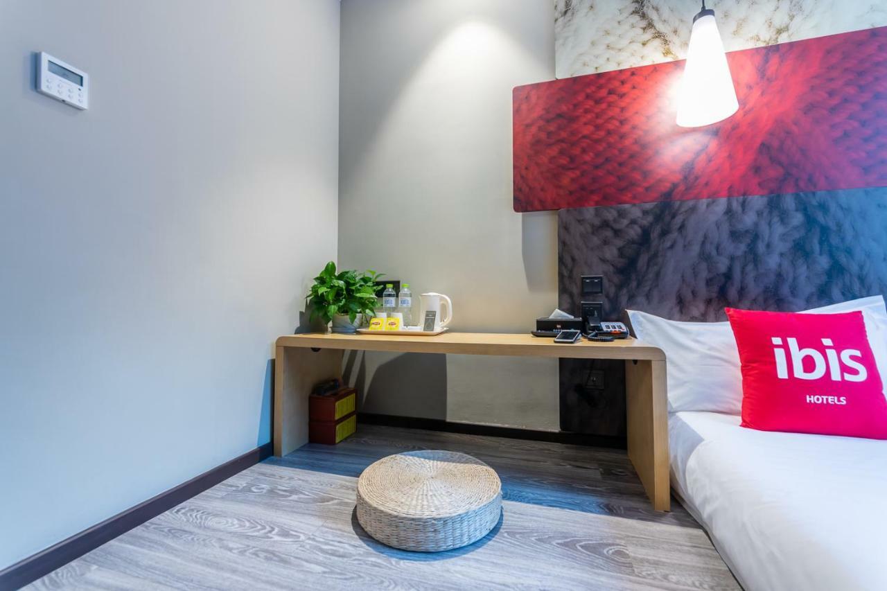 Ibis Chongqing Jiefangbei Pedestrian Street Hotel Exterior photo