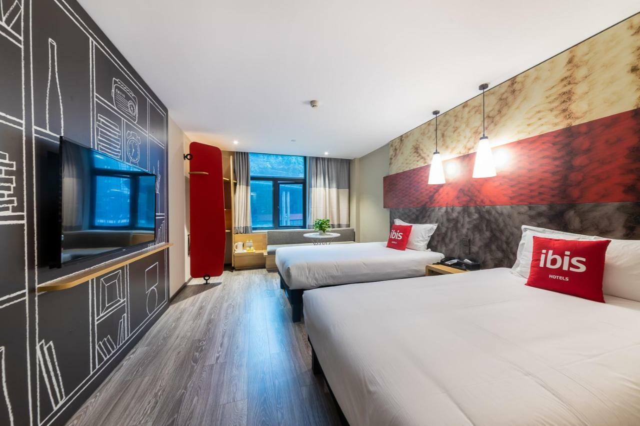 Ibis Chongqing Jiefangbei Pedestrian Street Hotel Exterior photo