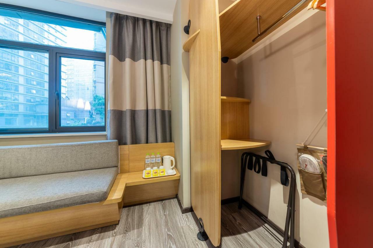 Ibis Chongqing Jiefangbei Pedestrian Street Hotel Exterior photo
