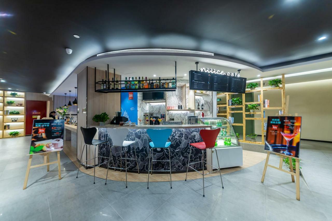 Ibis Chongqing Jiefangbei Pedestrian Street Hotel Exterior photo