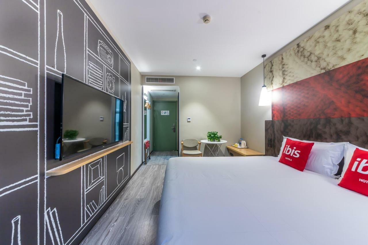 Ibis Chongqing Jiefangbei Pedestrian Street Hotel Exterior photo