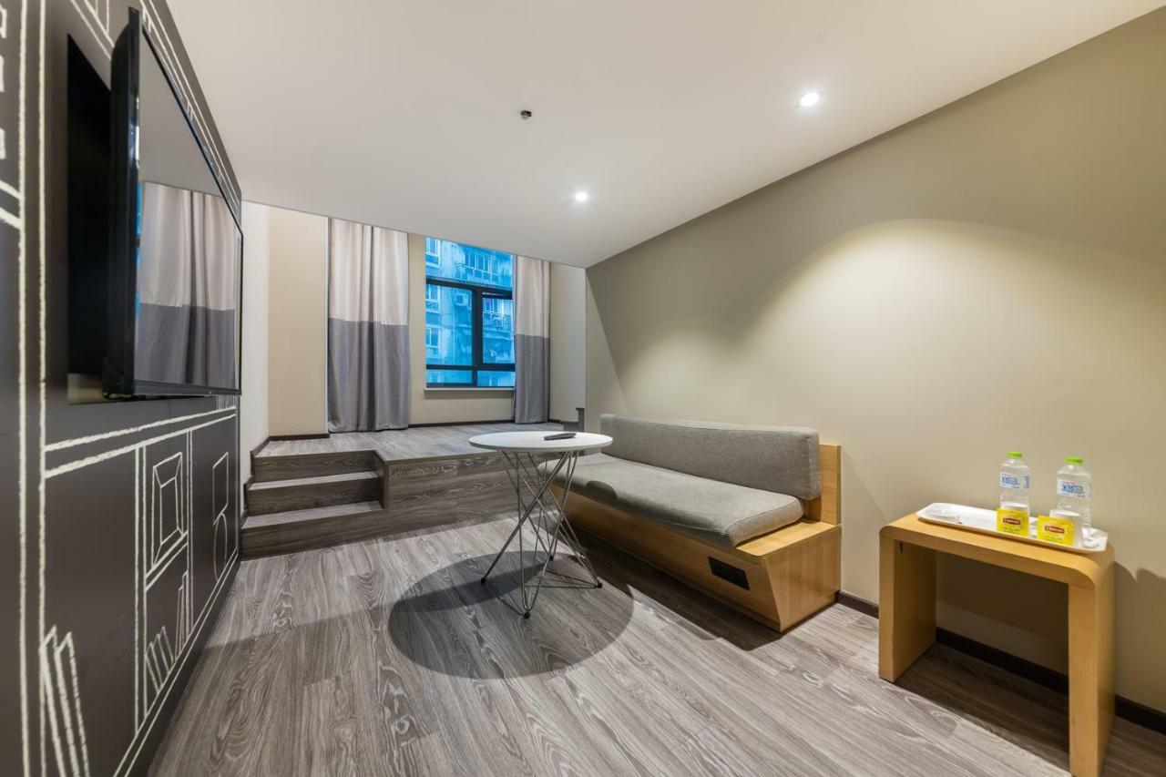 Ibis Chongqing Jiefangbei Pedestrian Street Hotel Exterior photo