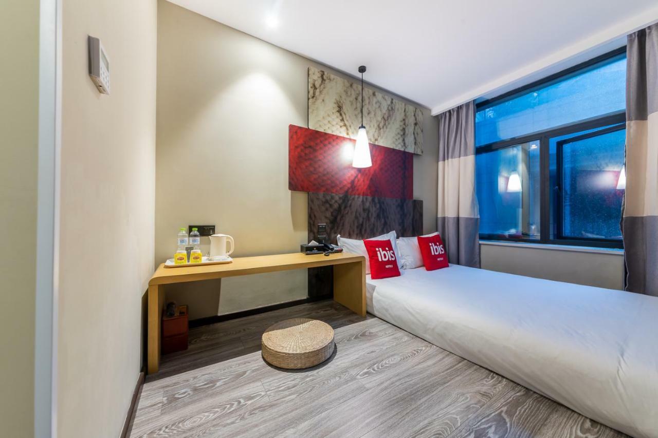 Ibis Chongqing Jiefangbei Pedestrian Street Hotel Exterior photo