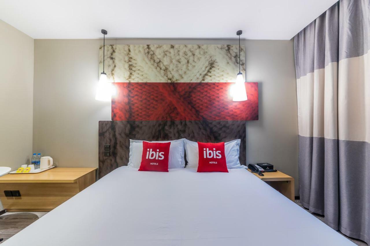 Ibis Chongqing Jiefangbei Pedestrian Street Hotel Exterior photo